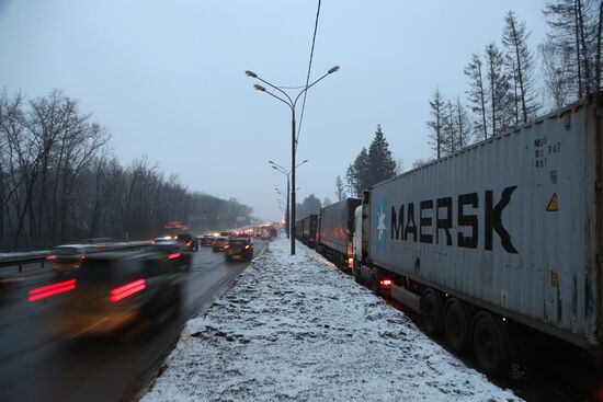 Heavy cargo transport vehicles banned from MKAD since March 1