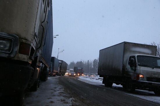 Heavy cargo transport vehicles banned from MKAD since March 1