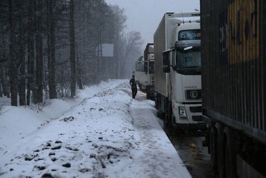 Heavy cargo transport vehicles banned from MKAD since March 1