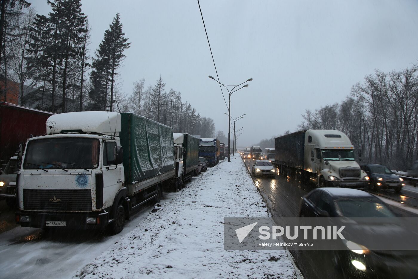 Heavy cargo transport vehicles banned from MKAD since March 1