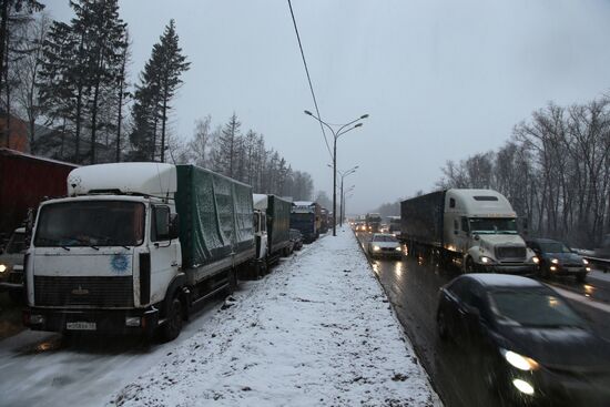 Heavy cargo transport vehicles banned from MKAD since March 1