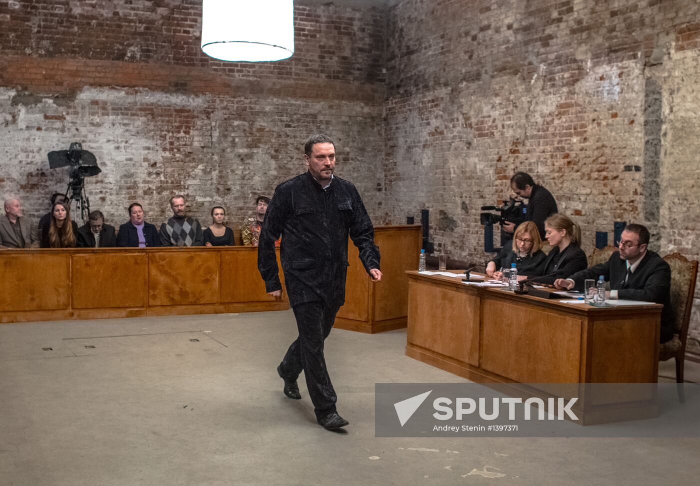 Stage play about the Pussy Riot case halted by FMS agents