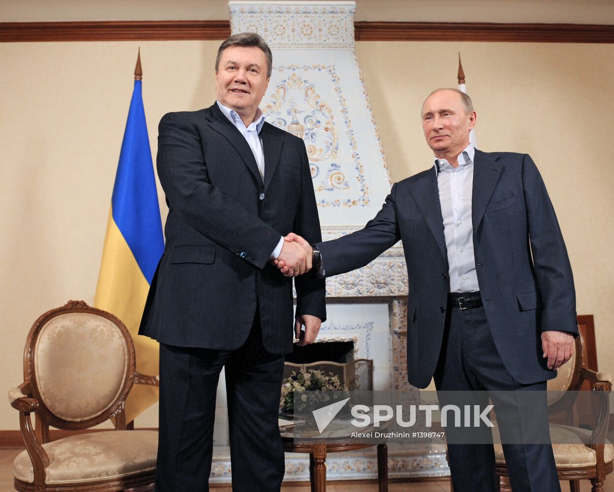 Vladimir Putin meets with Viktor Yanukovych
