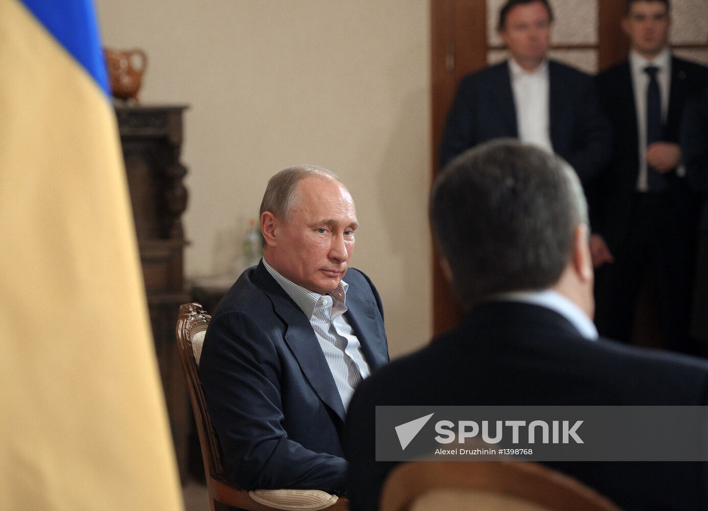 Vladimir Putin meets with Viktor Yanukovych