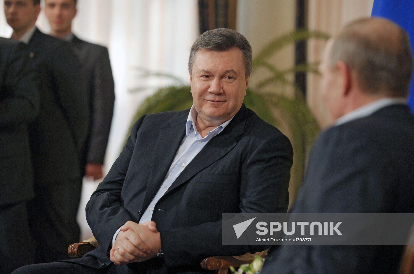 Vladimir Putin meets with Viktor Yanukovych