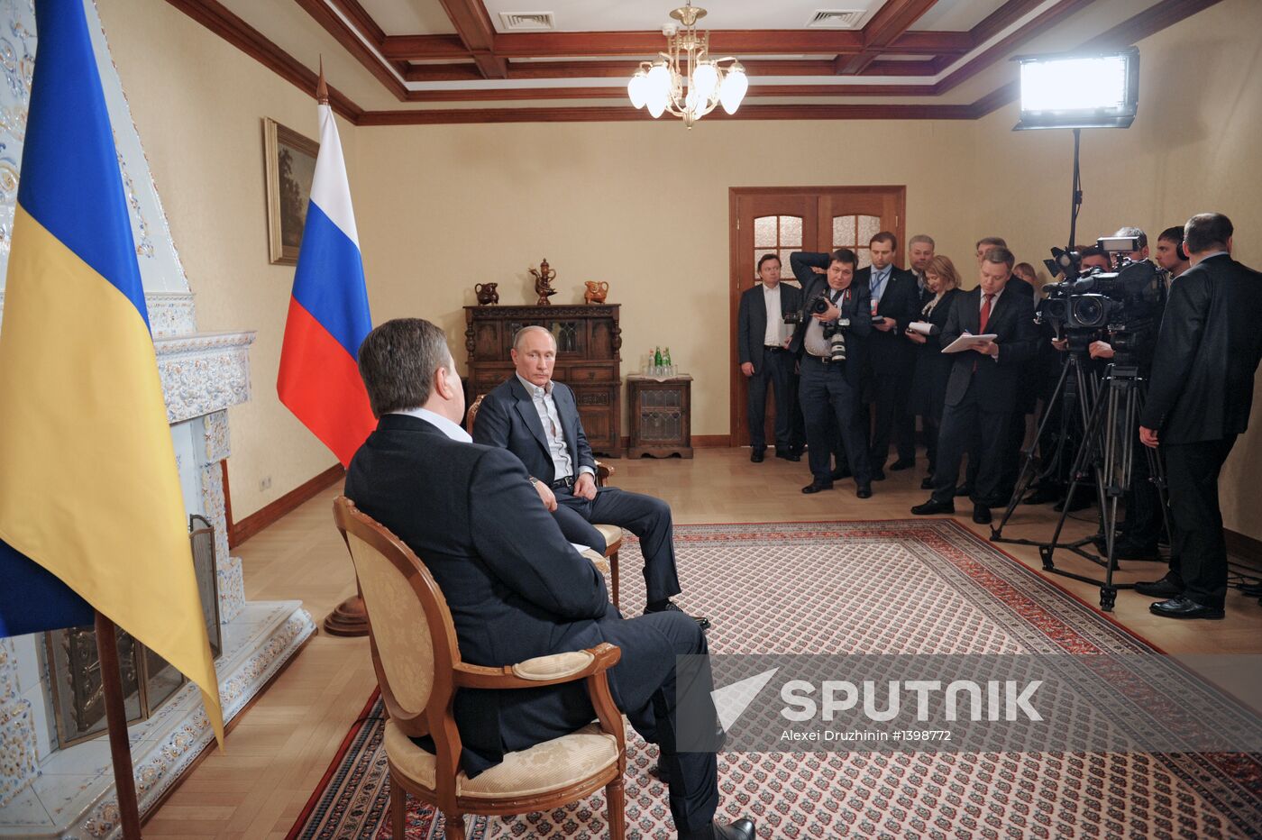 Vladimir Putin meets with Viktor Yanukovych