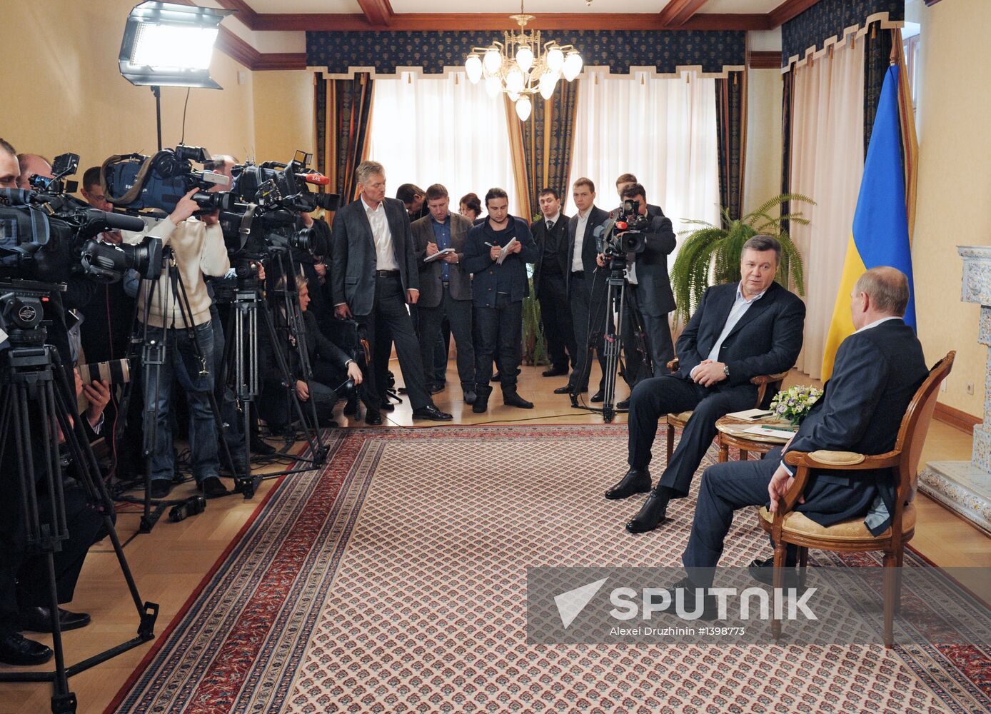 Vladimir Putin meets with Viktor Yanukovych