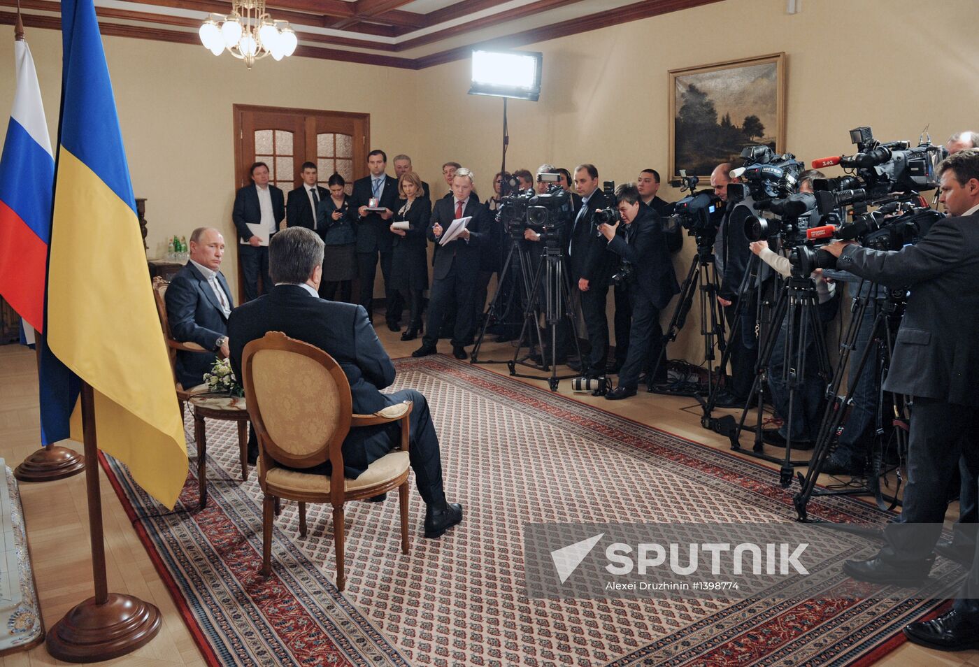 Vladimir Putin meets with Viktor Yanukovych