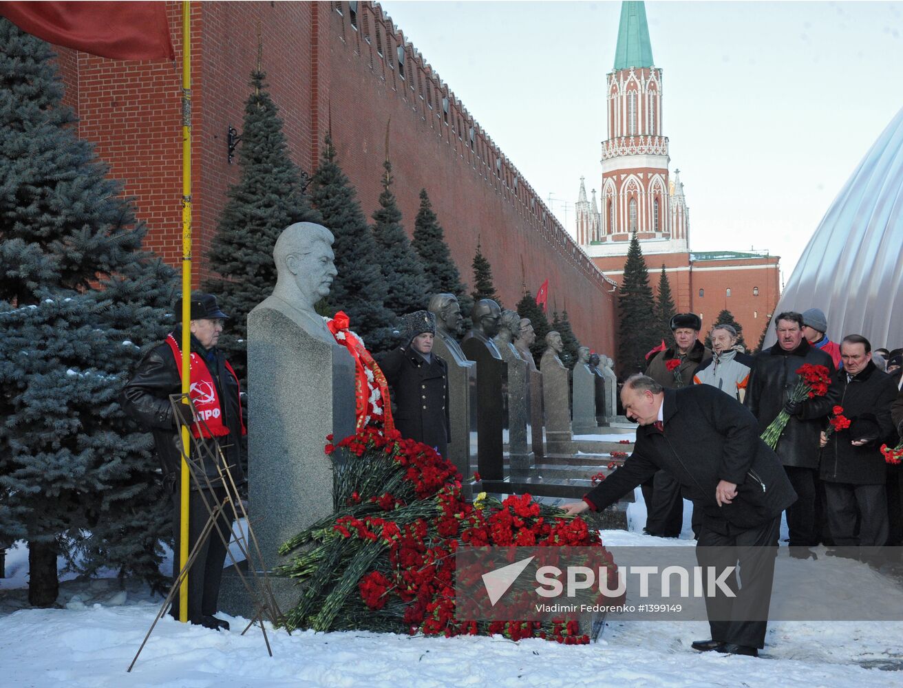 Flowers laid to Stalin's grave in front of Kremlin wall