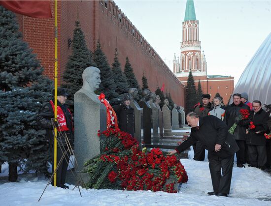 Flowers laid to Stalin's grave in front of Kremlin wall