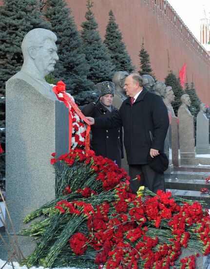 Flowers laid to Stalin's grave in front of Kremlin wall