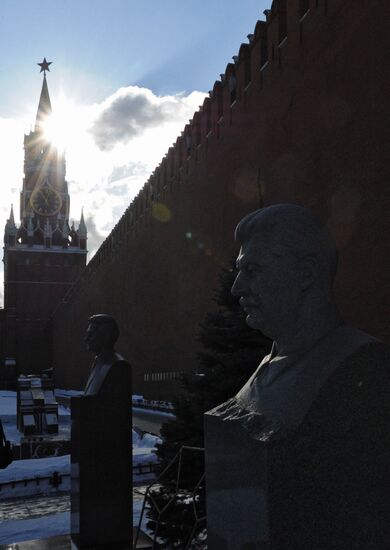 Flowers laid to Stalin's grave in front of Kremlin wall