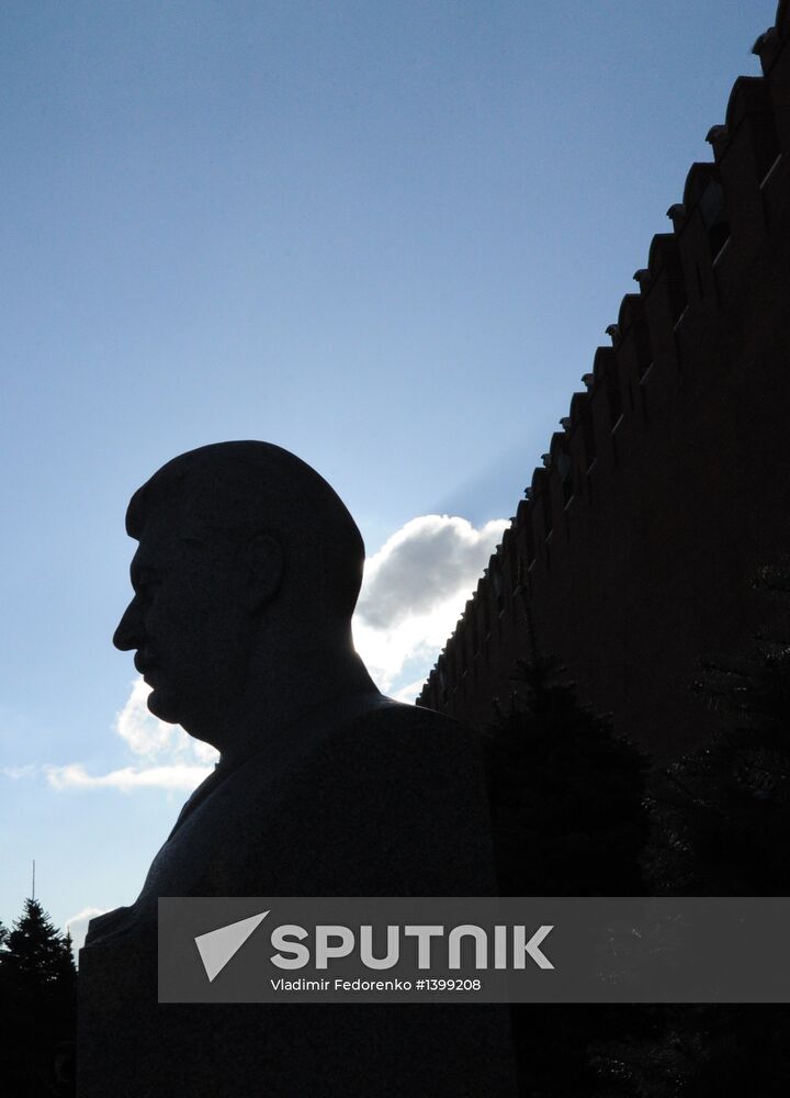 Flowers laid to Stalin's grave in front of Kremlin wall