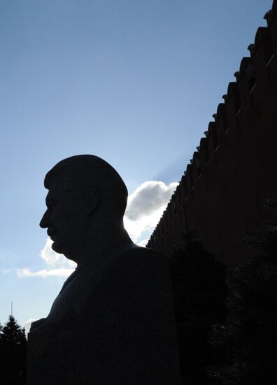 Flowers laid to Stalin's grave in front of Kremlin wall