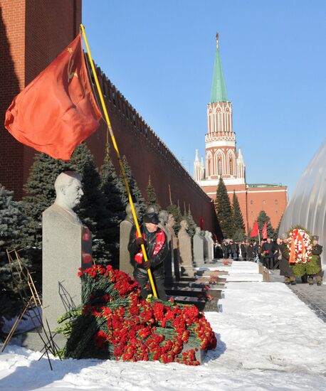 Flowers laid to Stalin's grave in front of Kremlin wall