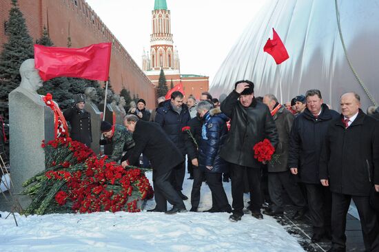 Flowers laid to Stalin's grave in front of Kremlin wall