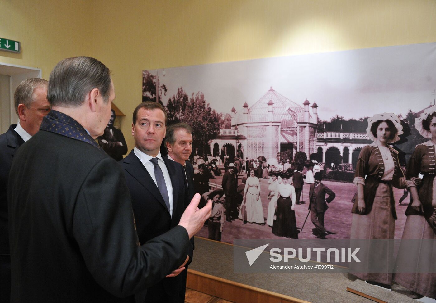 Dmitry Medvedev visits North Western Federal District