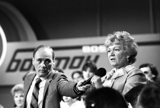 Vladimir Pozner anchoring the Leningrad-Boston space bridge