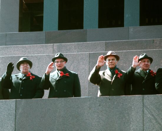 MAY 1 CELEBRATION LENIN MAUSOLEUM ROSTRUM GOVERNMENT 