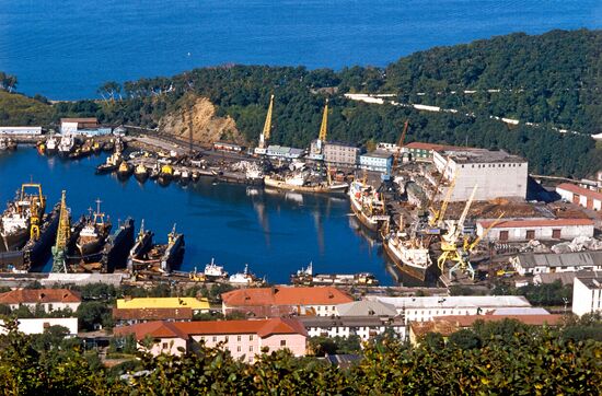 SHIP REPAIR FACTORY BERTHS DOCKS 