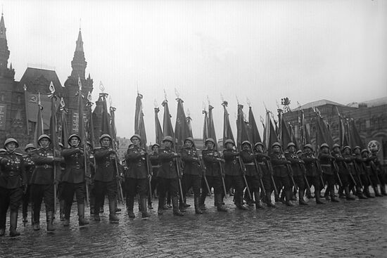 RED SQUARE WWII VICTORY PARADE