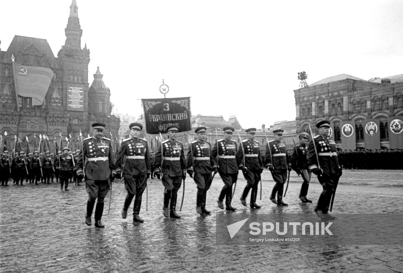 RED SQUARE WWII VICTORY PARADE