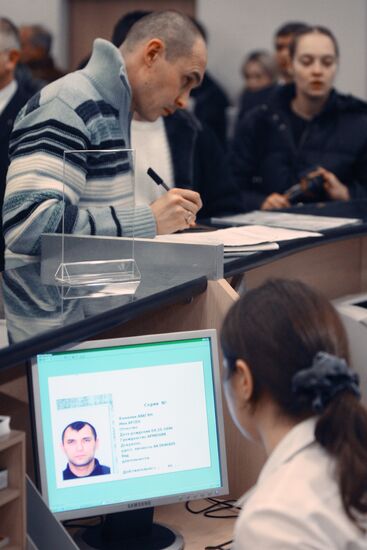 PRESENTATION OF LABOR CARD CENTER 