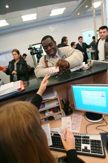 PRESENTATION OF LABOR CARD CENTER 