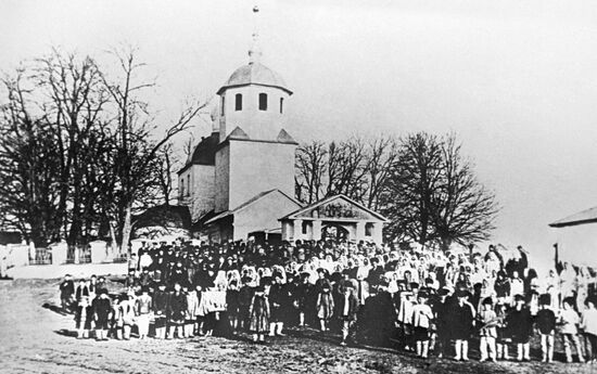 VILLAGE PEASANTS RALLY TRANSFERRING LAND
