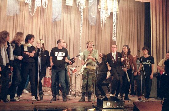 ROCK GROUP AQUARIUM PERFORMANCE