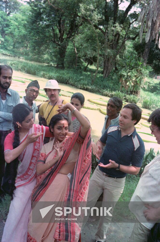 NAKHAPETOV SOVIET-INDIAN FILM SET PREPARATIONS