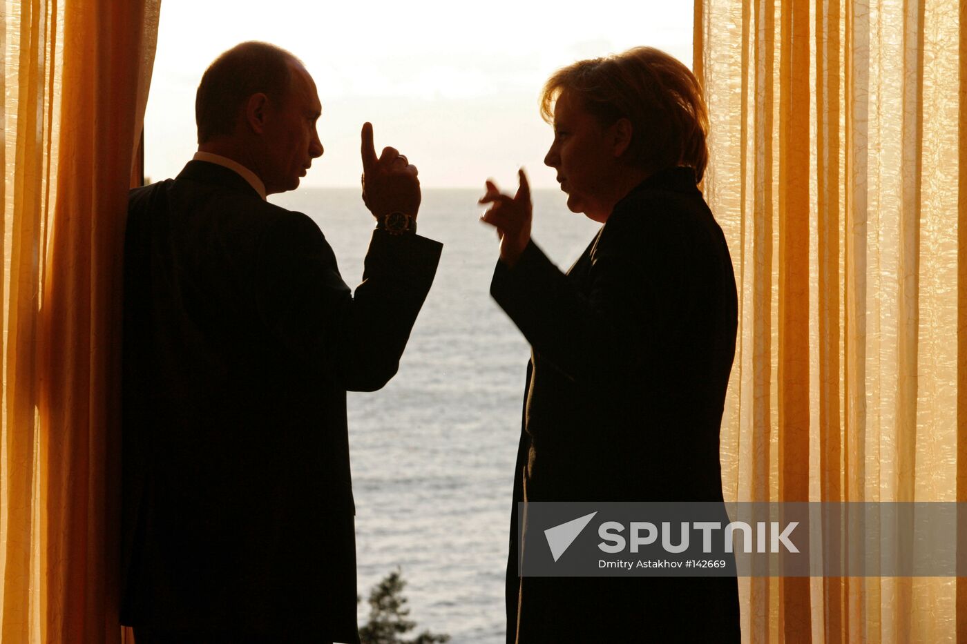 The German chancellor and the Russian president meeting in Sochi