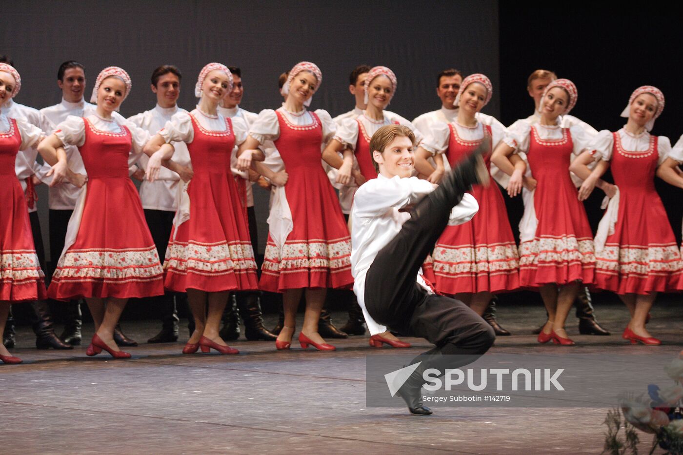 RUSSIAN FOLK DANCE
