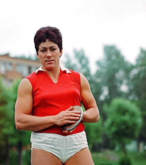 MELNIK DISCUS THROW CHAMPION
