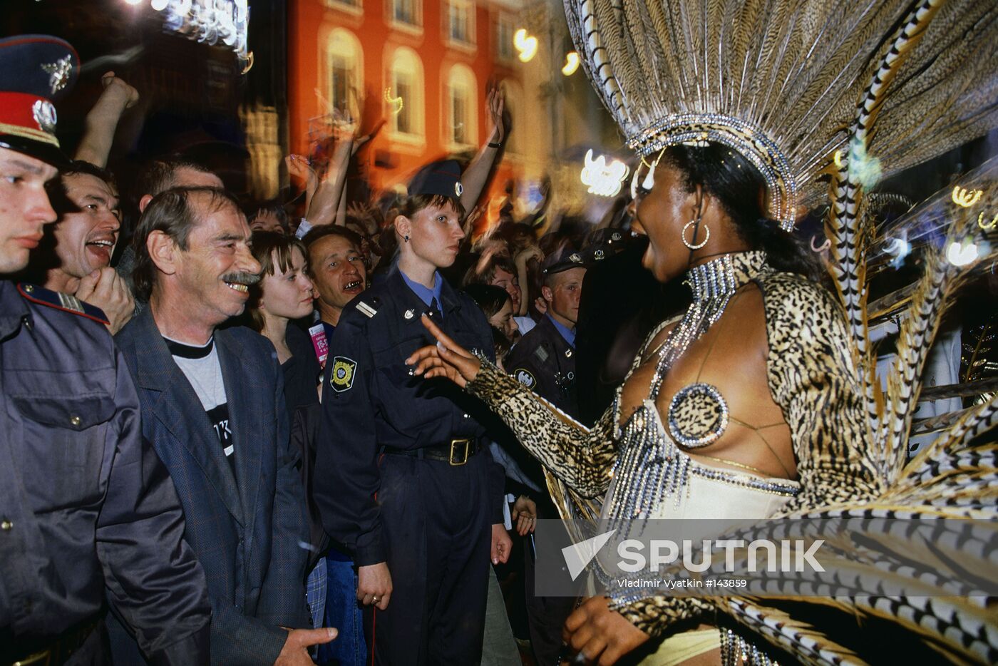 MOSCOW TVERSKAYA STREET CARNIVAL BRAZIL DANCER
