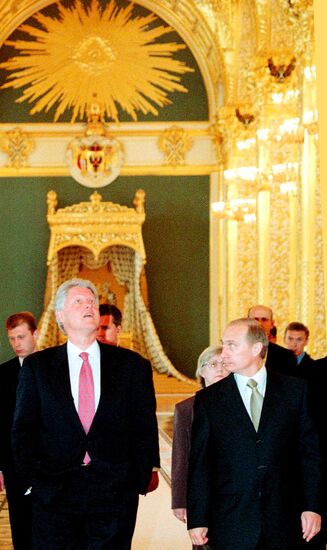 PUTIN CLINTON VISIT TOUR KREMLIN PALACE