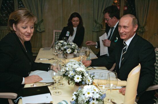 Angela Merkel and Vladimir Putin 