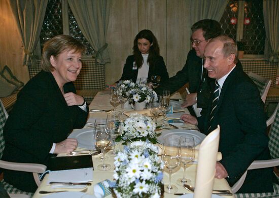 Angela Merkel and Vladimir Putin 