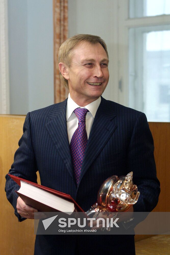 PONOMAREV MANAGER TV PRIZE AWARDING
