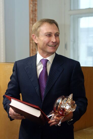 PONOMAREV MANAGER TV PRIZE AWARDING 