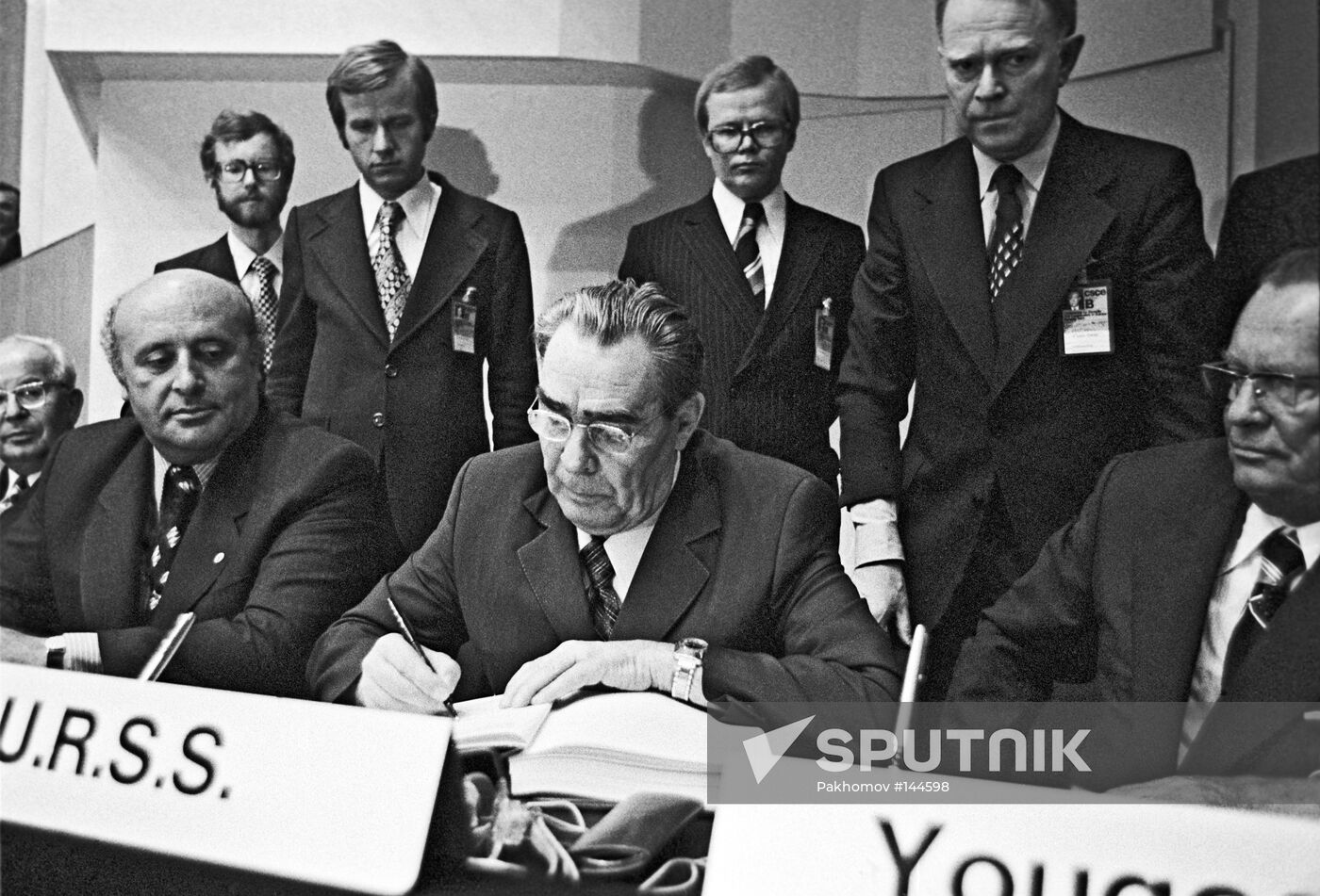 BREZHNEV COMMISION SECURITY IN EUROPE AGREEMENT SIGNING