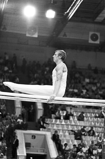 ANDRIYANOV GYMNAST PERFORMANCE UNIVERSIADA-73