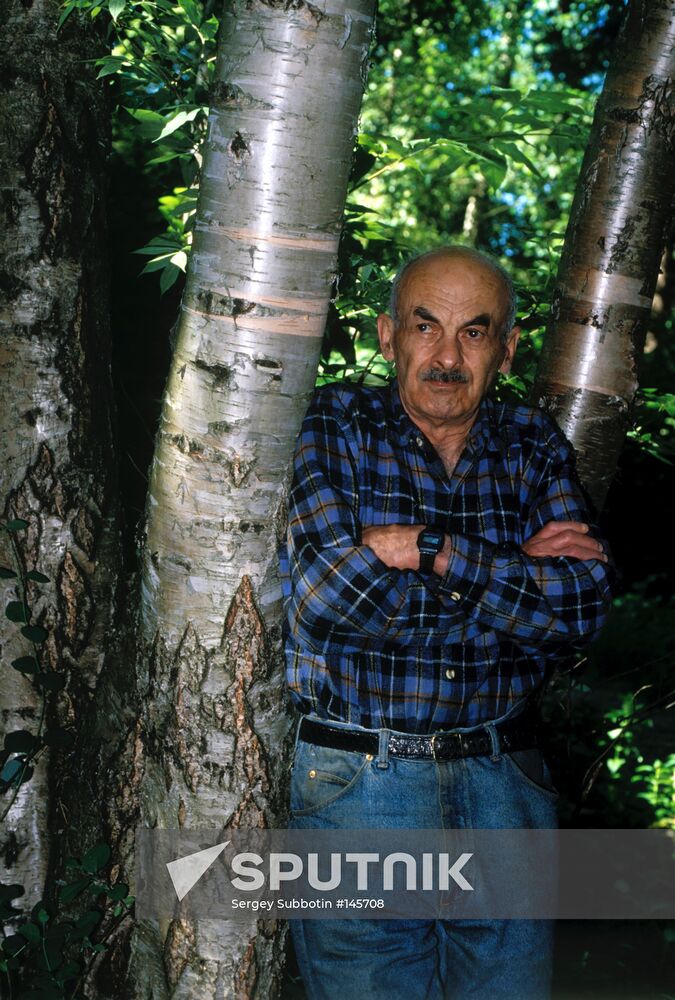 BULAT OKUDZHAVA POET PEREDELKINO