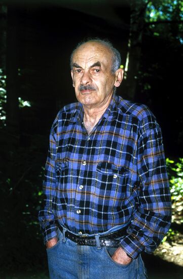 BULAT OKUDZHAVA POET PEREDELKINO
