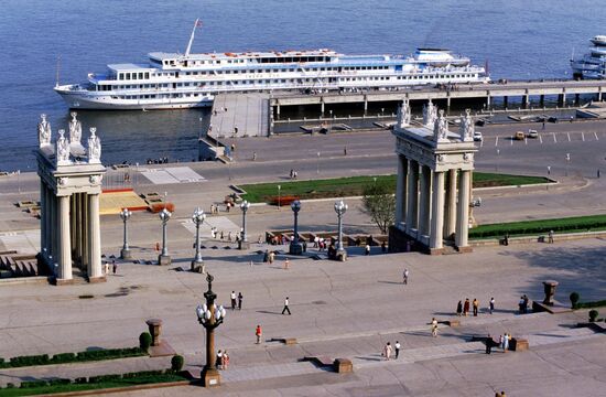 VOLGOGRAD STEPS SQUARE RIVER TERMINAL