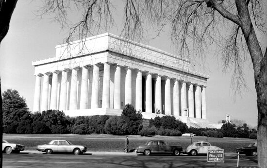 ABRAHAM LINCOLN MEMORIAL