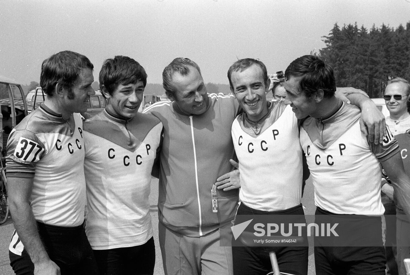 MUNICH OLYMPICS NATIONAL SOVIET TEAM CYCLING