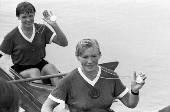 MUNICH OLYMPICS RACERS KAYAK KURYSHKO PINAYEVA 