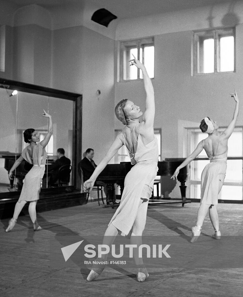 BOLSHOI BALLET GALINA ULANOVA REHEARSAL