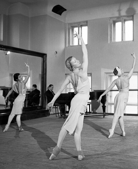 BOLSHOI BALLET GALINA ULANOVA REHEARSAL